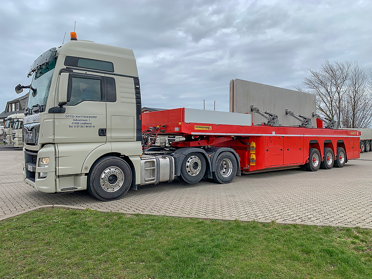 3-Achs Innenlader Für alle spezielle und schwere Transporte mit besonders hohen Ladungen stehen uns Innenlader Sattel Auflieger des belgischen Fahrzeugbauers Faymonville mit modernster Technik in unserem Fuhrpark zur Verfügung