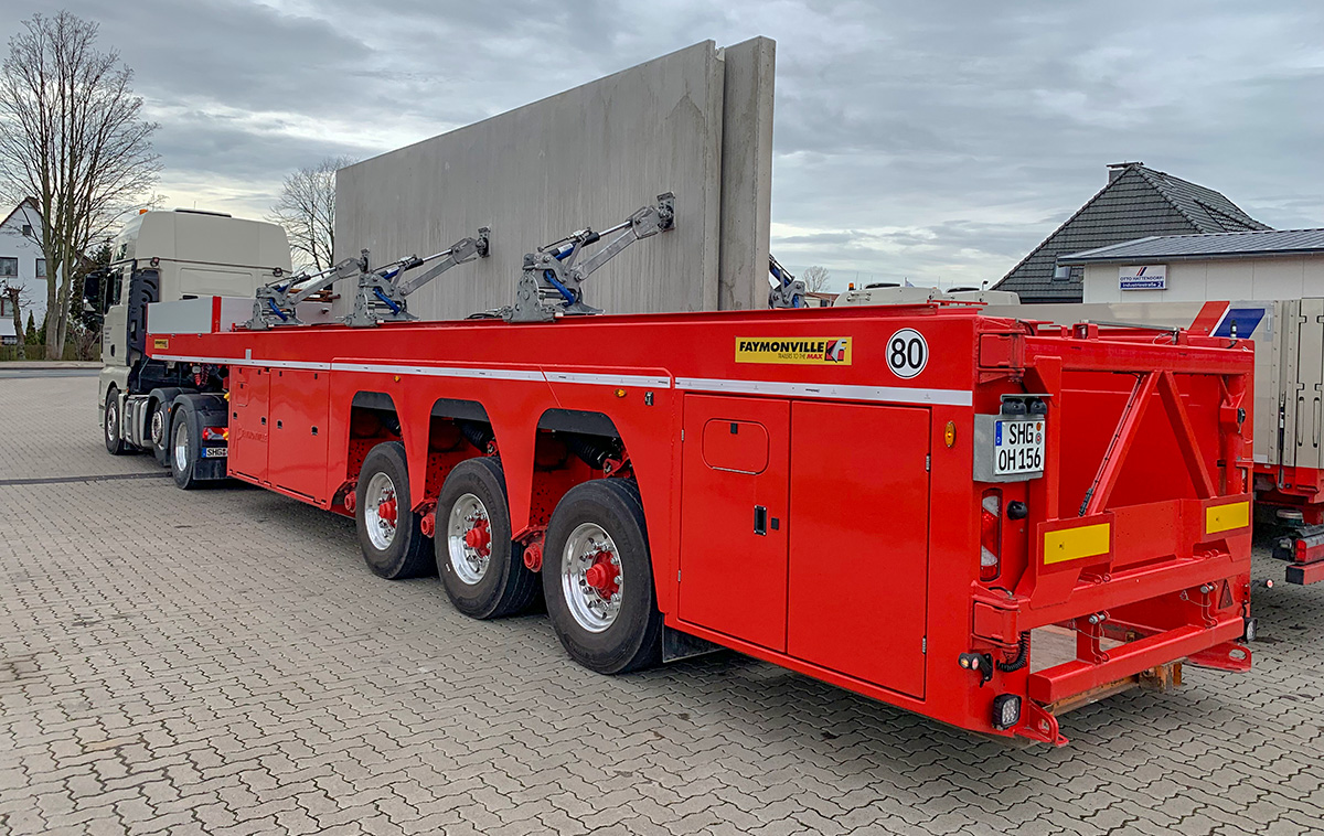 3-Achs Innenlader Für alle spezielle und schwere Transporte mit besonders hohen Ladungen stehen uns Innenlader Sattel Auflieger des belgischen Fahrzeugbauers Faymonville mit modernster Technik in unserem Fuhrpark zur Verfügung