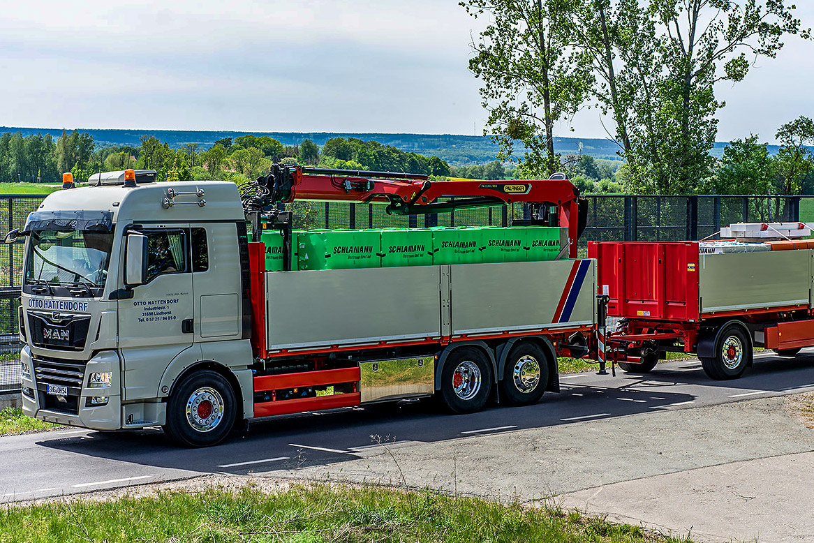 3-Achs-Motorwagen-2-Achs-Anhaenger