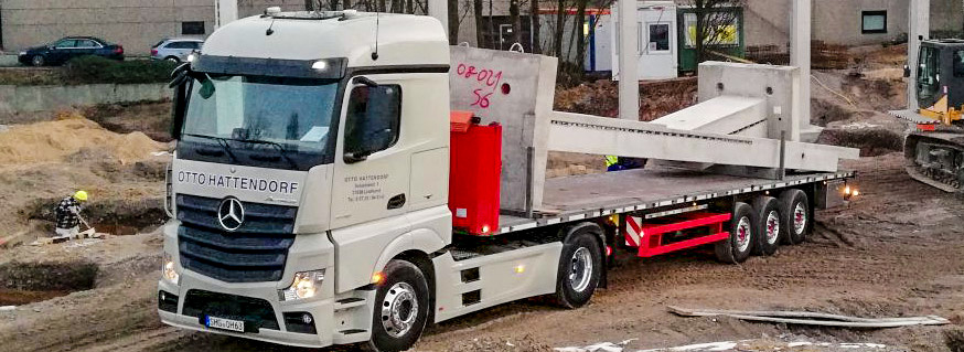 3-Achs Sattel-Auflieger Für alle normalen oder auch überbreiten Transporte stehen offene Sattel Auflieger mit modernster Technik in unserem Fuhrpark zur Verfügung