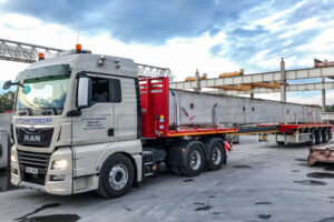 3-Achs Tele-Sattel Für alle speziellen, schweren, langen und breiten Transporte stehen uns Tele-Sattel Auflieger des belgischen Fahrzeugbauers Faymonville mit modernster Technik in unserem Fuhrpark zur Verfügung.
