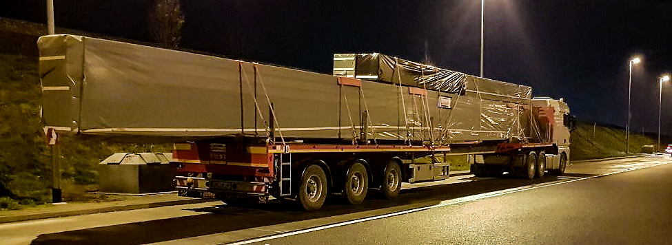 3-Achs Tele-Sattel 3-Achs Tele-Sattel Für alle speziellen, schweren, langen und breiten Transporte stehen uns Tele-Sattel Auflieger des belgischen Fahrzeugbauers Faymonville mit modernster Technik in unserem Fuhrpark zur Verfügung.
