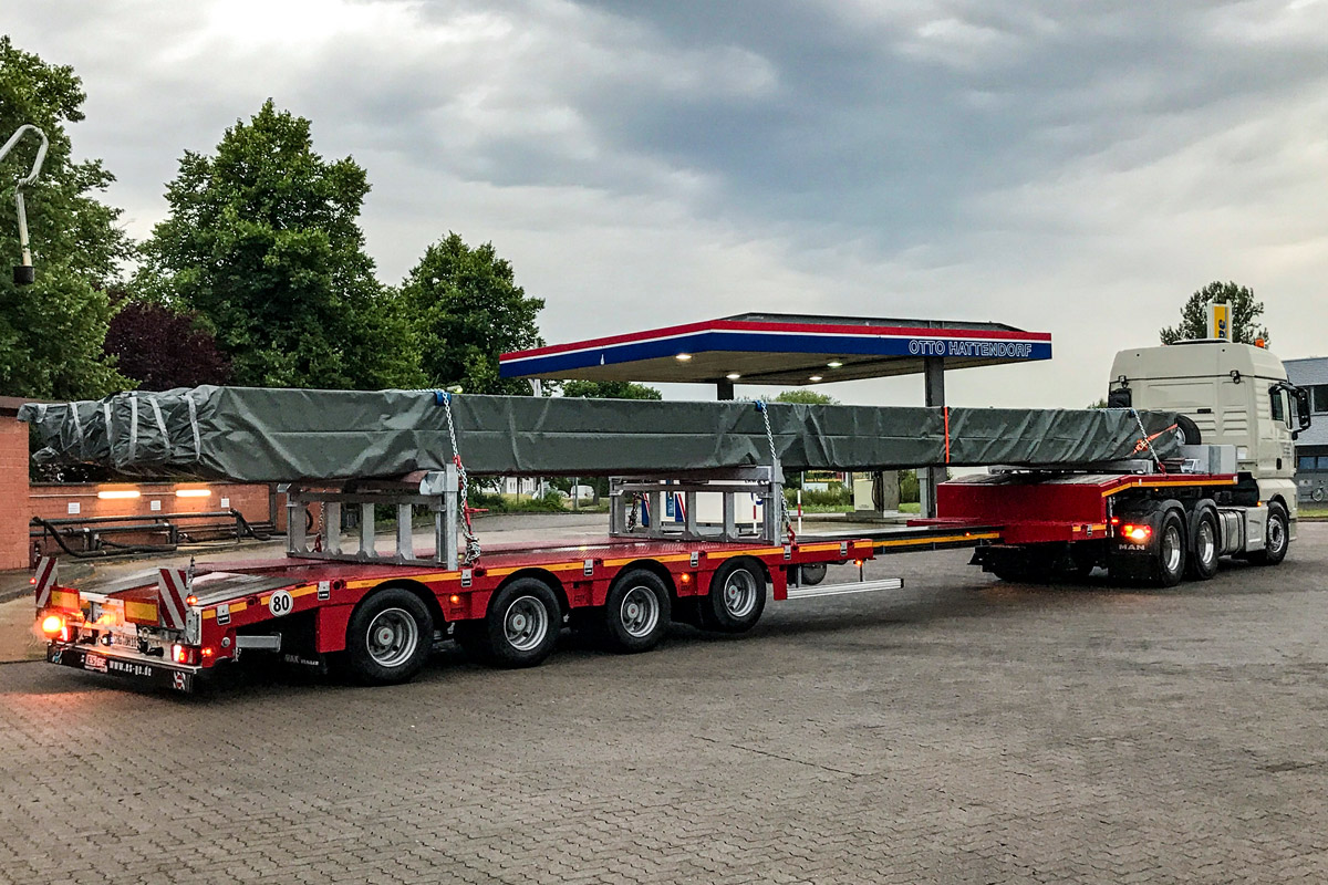 4-Achs Semi Für alle speziellen, schweren, langen, breiten und hohen Transportgüter stehen uns Tieflader des belgischen Fahrzeugbauers Faymonville mit modernster Technik in unserem Fuhrpark zur Verfügung.
